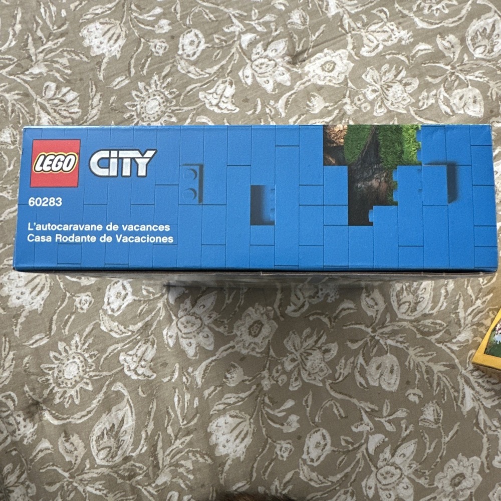 Lego City Holiday Camper Van Set # 60283 RETIRED BRAND NEW - Picture 3 of 6